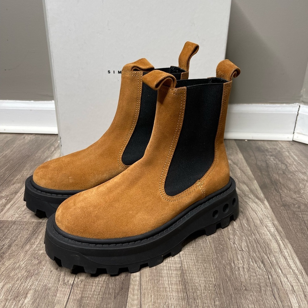 Simon Miller SCRAMBLER BOOT IN TOFFEE SUEDE
